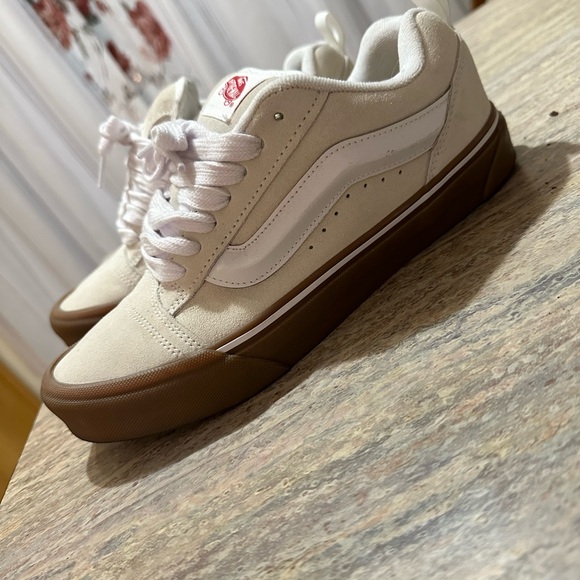 Women's Knu Skool Vans- size 8.5 - Picture 1 of 4